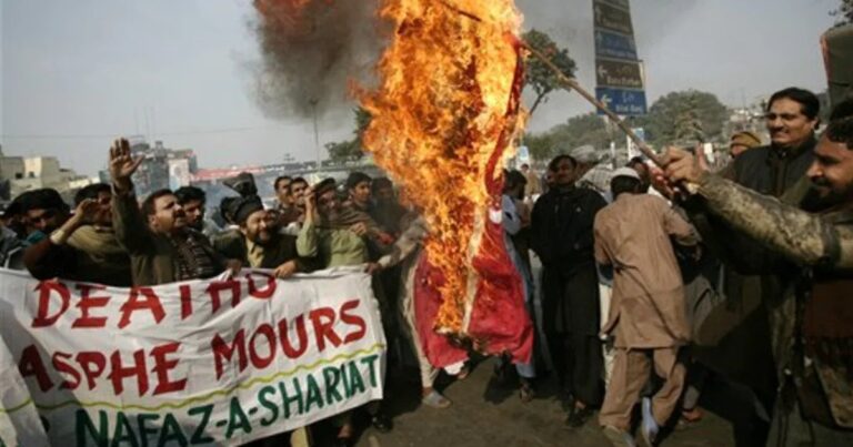 Read more about the article മതനിന്ദ : പ്രതികരണം എങ്ങനെ ?